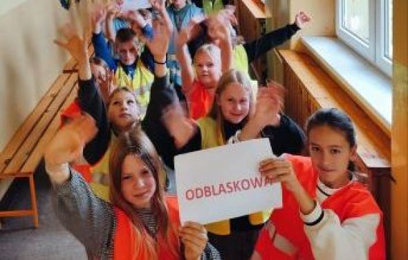 Uczniowie ze Szkoły Podstawowej w Jeżewie wzięli udział w konkursie „Odblaskowa Szkoła”