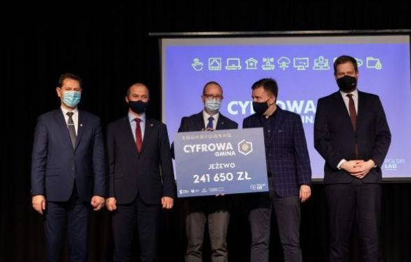 Prawie 250 tysięcy złotych dla Gminy Jeżewo na cyfryzację samorządu