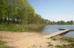  Park i jezioro Jeżewko na Osiedlu Jana Pawła II. 